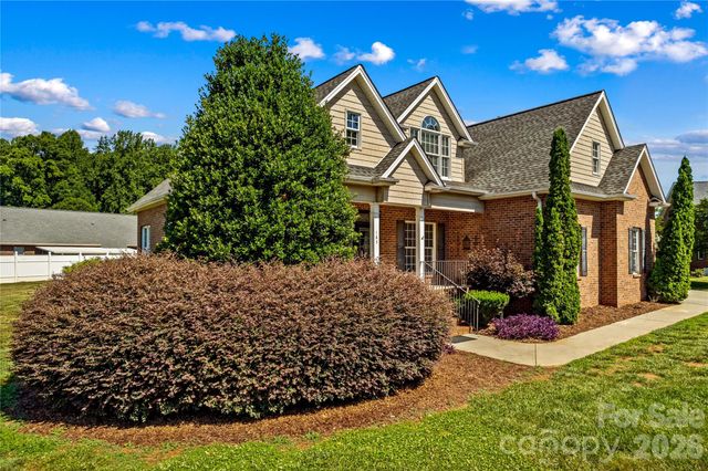 185 Upper Oak Drive, Statesville, NC 28625