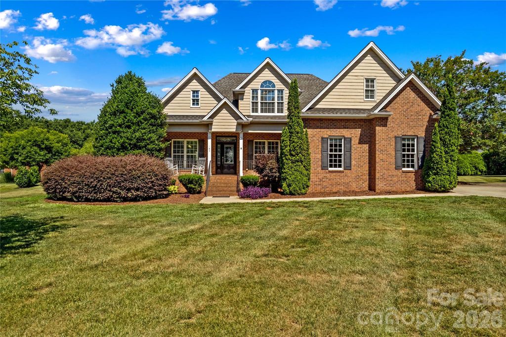 185 Upper Oak Drive, Statesville, NC 28625