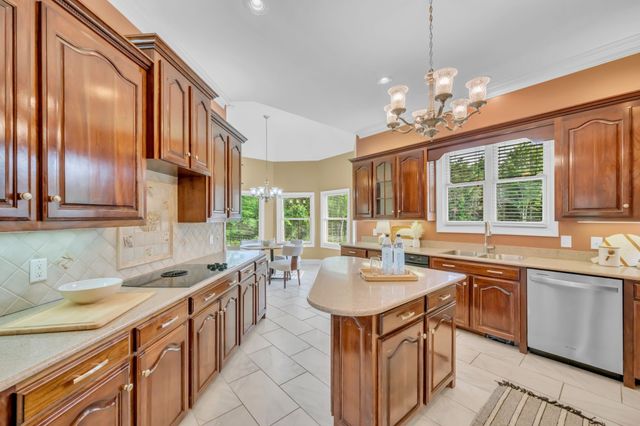 202 North Clydeton Road, Waverly, TN 37185