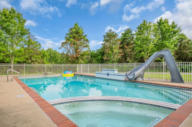 202 North Clydeton Road, Waverly, TN 37185
