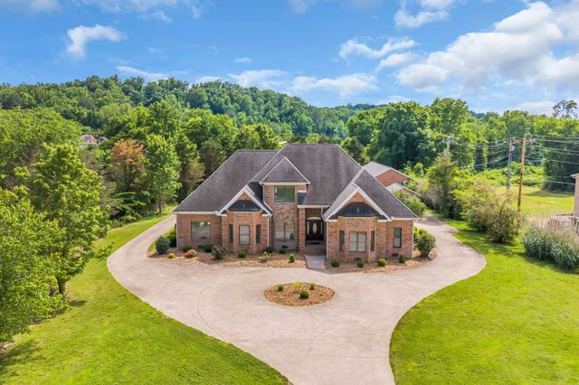 202 North Clydeton Road, Waverly, TN 37185
