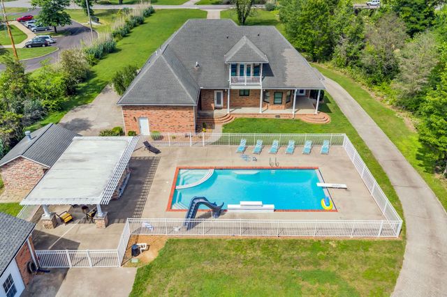 202 North Clydeton Road, Waverly, TN 37185