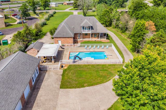202 North Clydeton Road, Waverly, TN 37185
