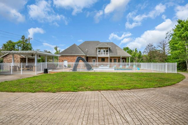202 North Clydeton Road, Waverly, TN 37185