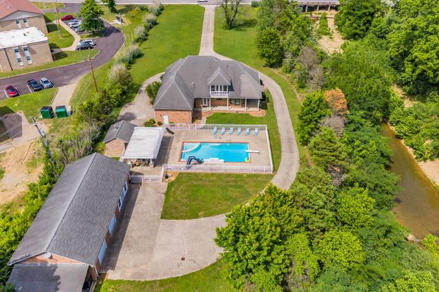 202 North Clydeton Road, Waverly, TN 37185