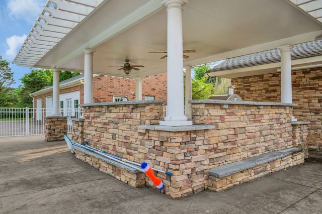 202 North Clydeton Road, Waverly, TN 37185