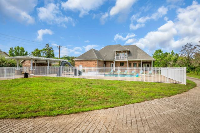 202 North Clydeton Road, Waverly, TN 37185