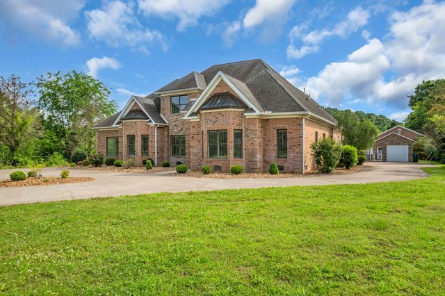 202 North Clydeton Road, Waverly, TN 37185