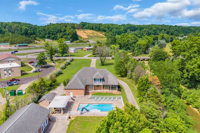 202 North Clydeton Road, Waverly, TN 37185