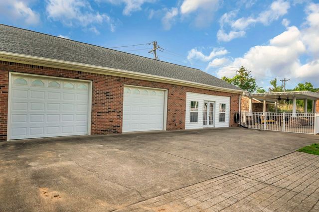 202 North Clydeton Road, Waverly, TN 37185