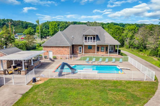 202 North Clydeton Road, Waverly, TN 37185