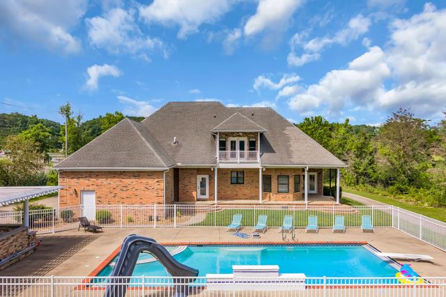 202 North Clydeton Road, Waverly, TN 37185