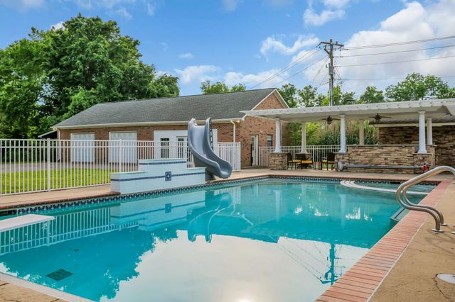 202 North Clydeton Road, Waverly, TN 37185