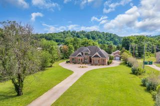 202 North Clydeton Road, Waverly, TN 37185
