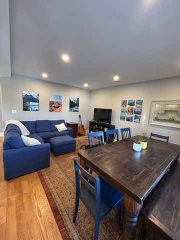 319 Washington St. 3, Somerville, MA 02143