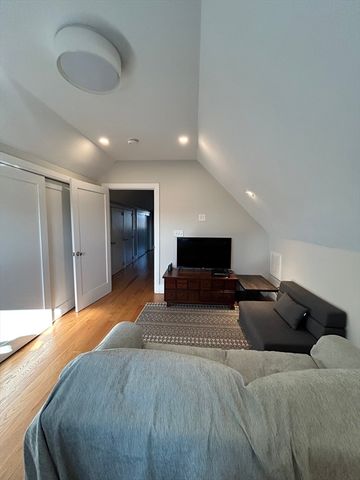 319 Washington St. 3, Somerville, MA 02143