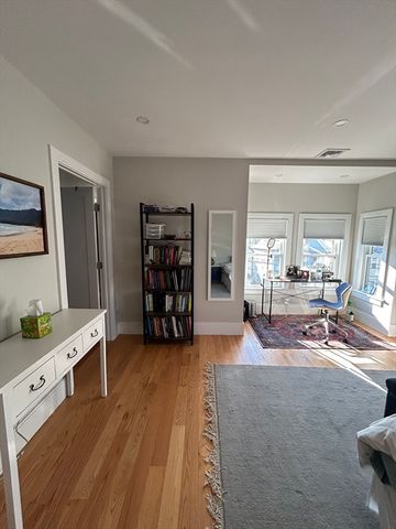 319 Washington St. 3, Somerville, MA 02143