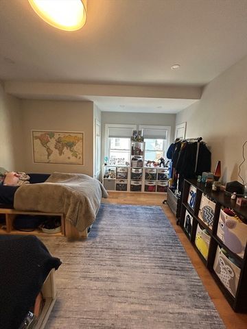 319 Washington St. 3, Somerville, MA 02143