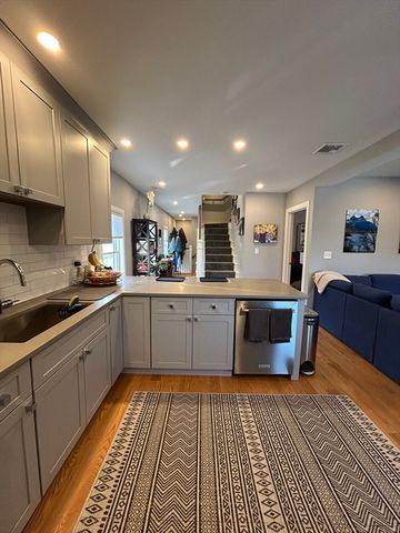 319 Washington St. 3, Somerville, MA 02143