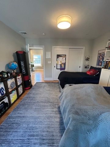 319 Washington St. 3, Somerville, MA 02143