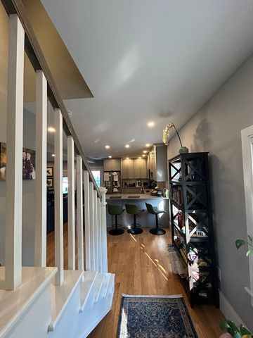 319 Washington St. 3, Somerville, MA 02143