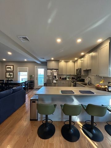 319 Washington St. 3, Somerville, MA 02143