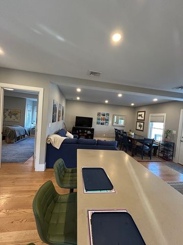 319 Washington St. 3, Somerville, MA 02143