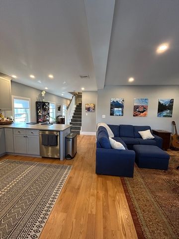 319 Washington St. 3, Somerville, MA 02143