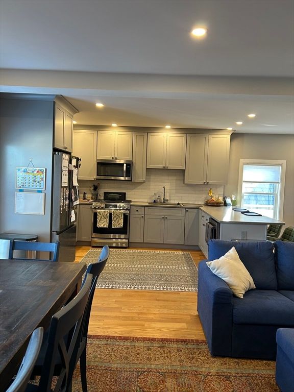 319 Washington St. 3, Somerville, MA 02143