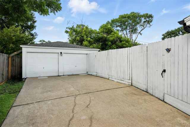 10718 Chevy Chase Drive, Houston, TX 77042