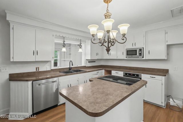 2004 Ridgeway Lane, Hattiesburg, MS 39401