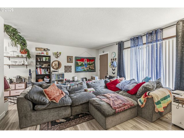 733 DELAWARE St, Longview, WA 98632