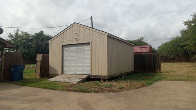 2727 N Hill Terrace, Keene, TX 76031