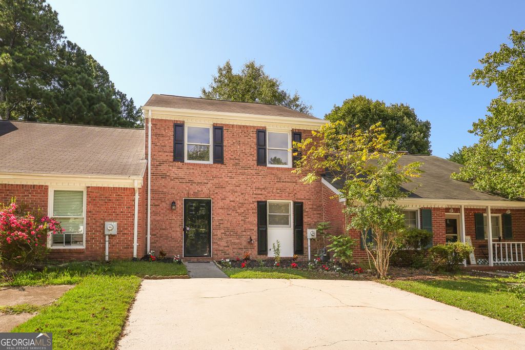 415 Williamsburg Way, Fayetteville, GA 30214
