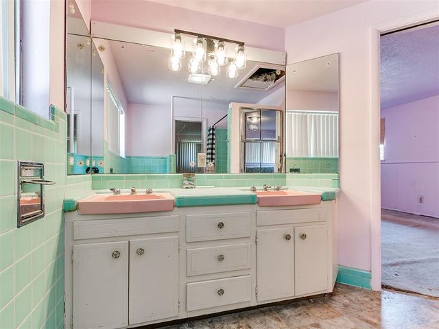 6508 S Country Club Drive, Oklahoma City, OK 73159