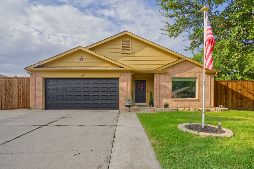1013 Greenbend Drive, Denton, TX 76210