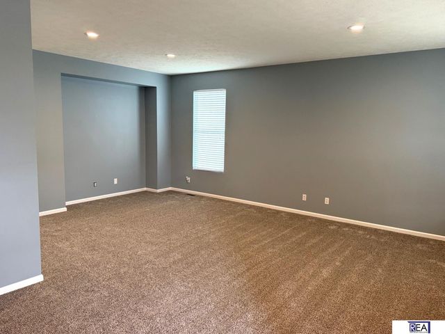 7502 N 107 Avenue, Omaha, NE 68122