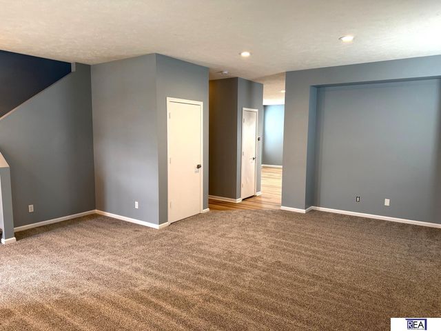 7502 N 107 Avenue, Omaha, NE 68122