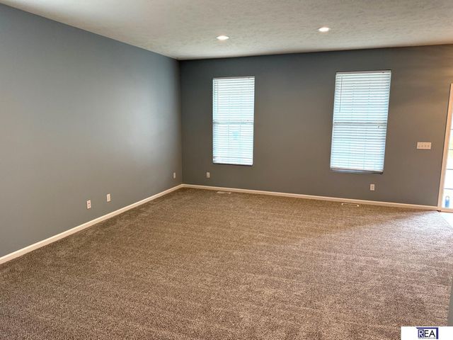 7502 N 107 Avenue, Omaha, NE 68122