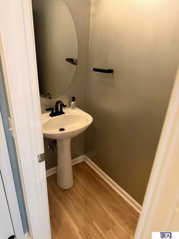 7502 N 107 Avenue, Omaha, NE 68122