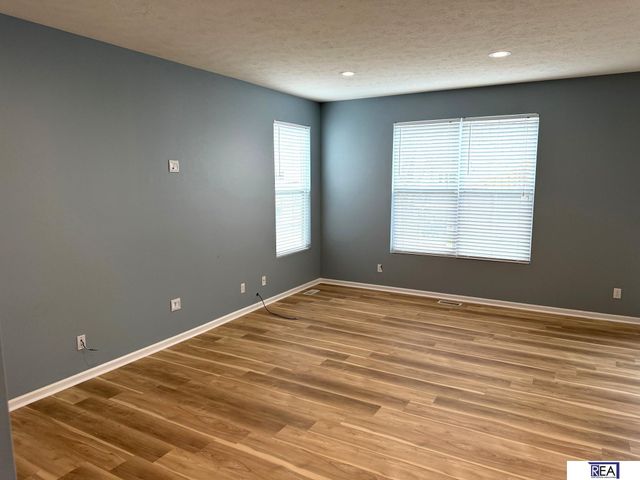 7502 N 107 Avenue, Omaha, NE 68122