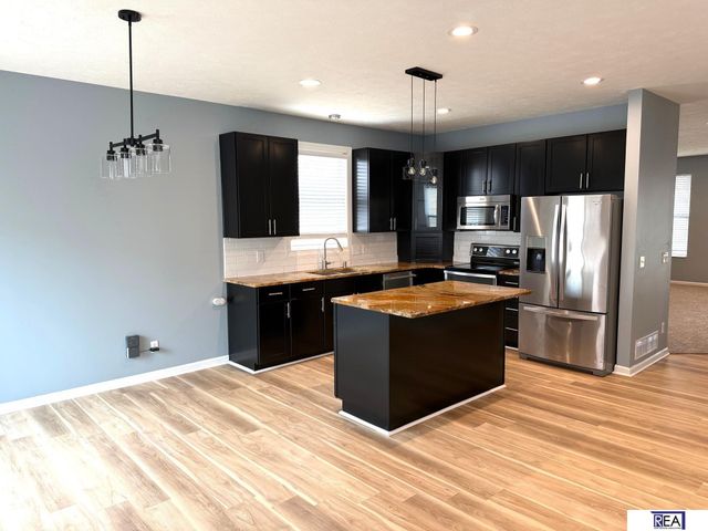 7502 N 107 Avenue, Omaha, NE 68122