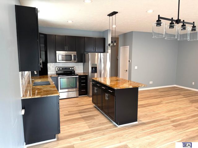 7502 N 107 Avenue, Omaha, NE 68122