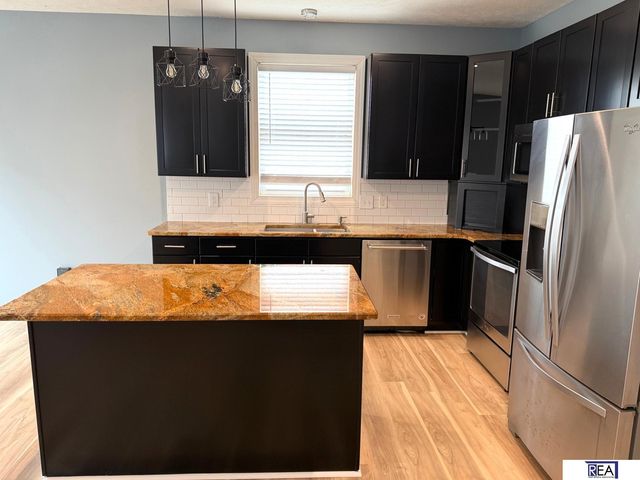 7502 N 107 Avenue, Omaha, NE 68122