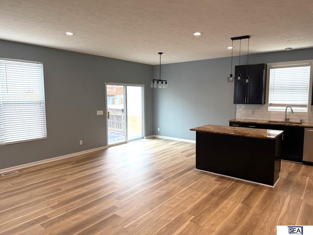 7502 N 107 Avenue, Omaha, NE 68122