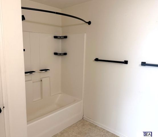 7502 N 107 Avenue, Omaha, NE 68122