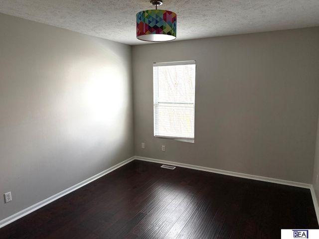 7502 N 107 Avenue, Omaha, NE 68122