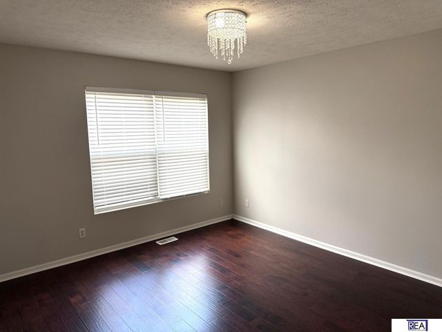 7502 N 107 Avenue, Omaha, NE 68122