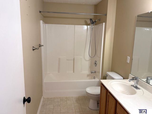 7502 N 107 Avenue, Omaha, NE 68122