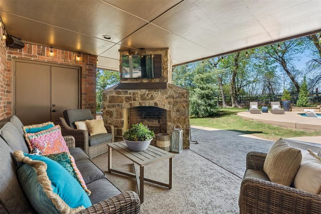 2216 Crestwood Drive, Jones, OK 73049